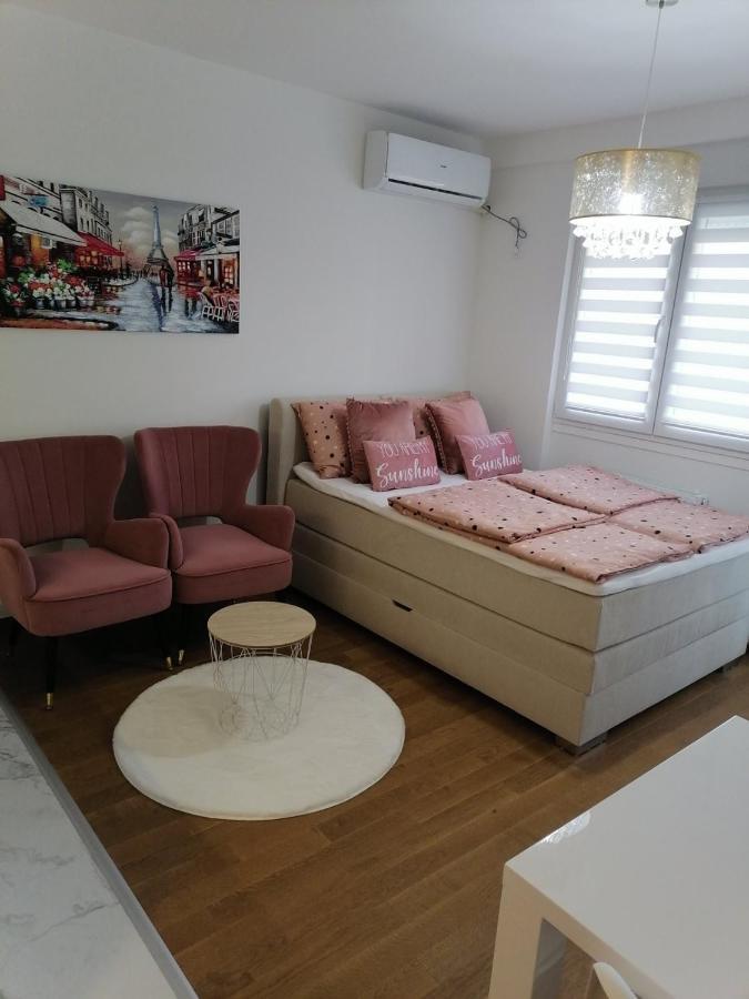 Spring Deluxe Apartment Novi Sad Exterior photo