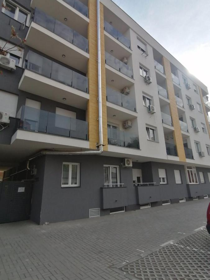 Spring Deluxe Apartment Novi Sad Exterior photo